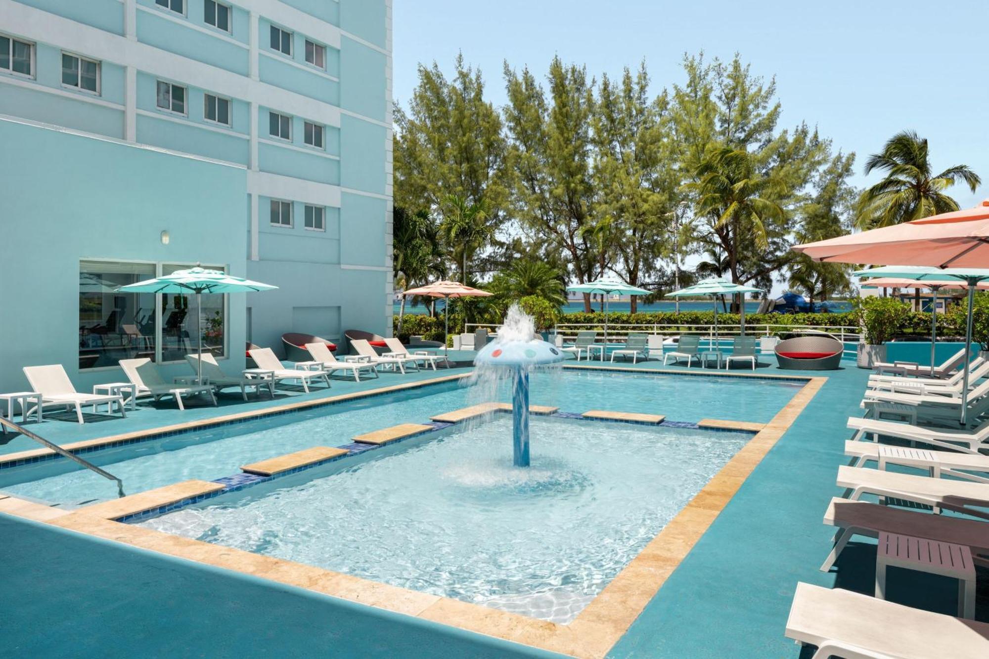 Courtyard By Marriott Nassau Downtown/Junkanoo Beach Exteriér fotografie